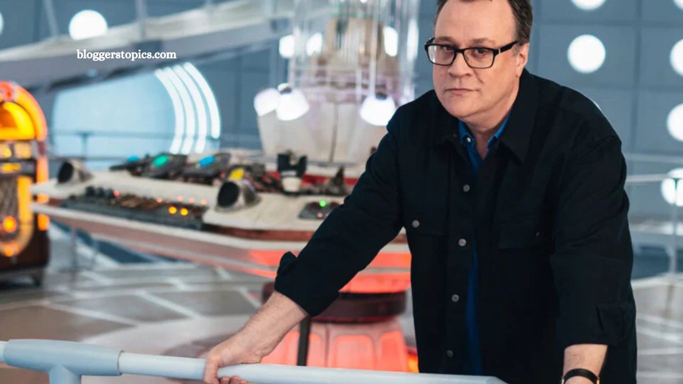 Russell T Davies Urges Fans